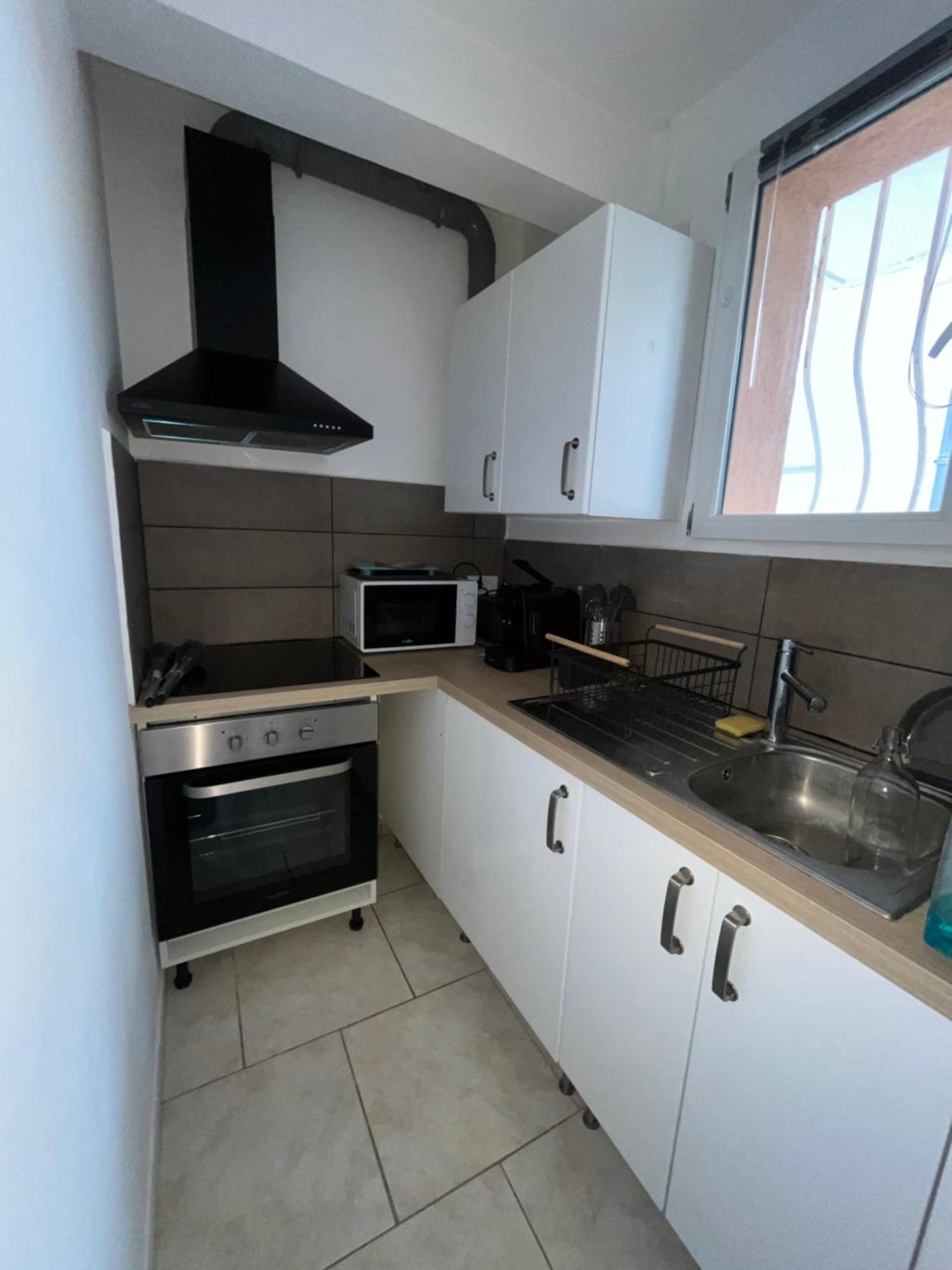 Charmant Bas De Villa Avec Terrasse A Proximite De La Plage Et Du Port كاركيران المظهر الخارجي الصورة