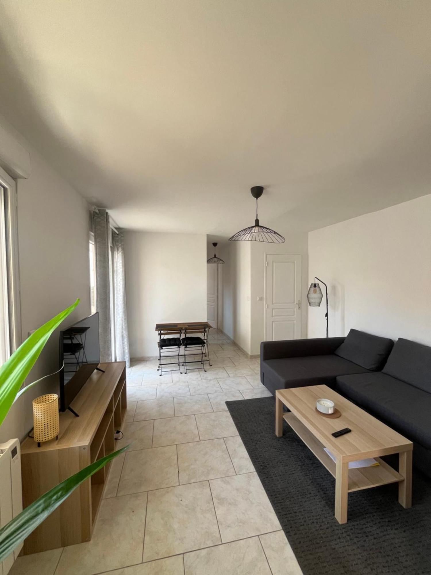 Charmant Bas De Villa Avec Terrasse A Proximite De La Plage Et Du Port كاركيران المظهر الخارجي الصورة